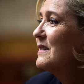 La presidenta de Agrupación Nacional, Marine Le Pen, asiste a la sesión de control al Gobierno en la Asamblea Nacional, en París (Francia), hoy, 27 de noviembre de 2018. EFE/Christophe Petit Tesson