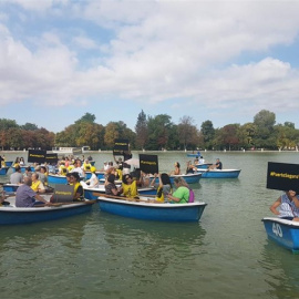 Amnistía Internacional exige desde las barcas del Retiro de Madrid "puerto seguro ya" para el Open ArmsEUROPA PRESS