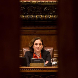 Colau, hace unos días en el pleno del Ayuntamiento de Barcelona. EFE/ Quique García