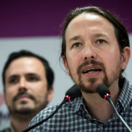 El líder de Podemos, Pablo Iglesias, comparece junto al coordinador general de IU, Alberto Garzón, tras conocer el resultado de las elecciones en Andalucía. EFE/Luca Piergiovanni