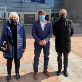 Dolors Sabater (CUP), Carles Puigdemont (Junts) y Carles Riera (CUP) en Bruselas.