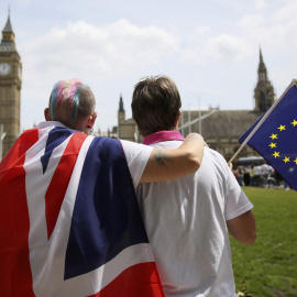 Participantes de un evento a favor de la UE y contra el Brexit en la Plaza del Parlamento en Londres, Gran Bretaña.- REUTERS / Neil Salón
