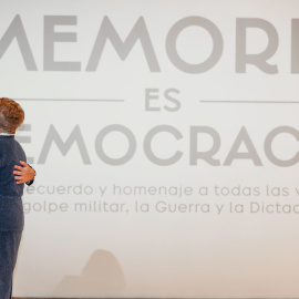 31/10/2022.- El presidente del Gobierno, Pedro Sánchez, durante la entrega de diplomas a familiares de víctimas y a asociaciones vinculadas a la memoria histórica, en el acto por el "Día de Recuerdo y Homenaje a todas las víctimas del golpe