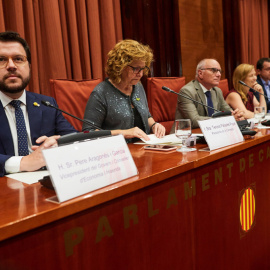 El vicepresidente del Govern y conseller de Economía y Hacienda de la Generalitat, Pere Aragonés, durante su comparecencia ante la comisión de Economía del Parlament para explicar los motivos de los últimos recortes en el gasto público. EFE