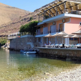 Imagen del restaurante albanés antes de su demolición. EFE/ Mimoza Dhima