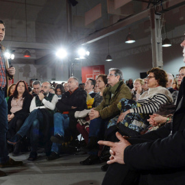 El secretario general del PSOE, Pedro Sánchez, participa en Valladolid en una asamblea abierta. EFE/ Nacho Gallego
