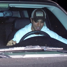 Enrique Iglesias se enfrenta a cargos por conducir en Miami con su carné suspendido.