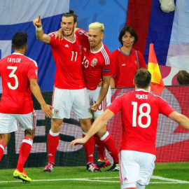 Gareth Bale celebra el tercer gol de Gales. / EFE
