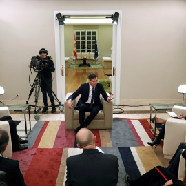El presidente del Gobierno, Pedro Sánchez, durante la entrevista con varias televisiones con motivo del 40 aniversario de la Constitución - EFE/Ángel Díaz