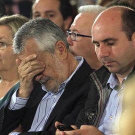 Foto de archivo de Francisco Conejo junto al expresidente andaluz José Antonio Griñan. / EFE