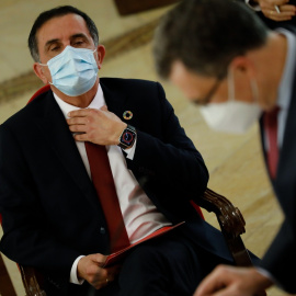 José Antonio Serrano (PSOE) sonríe momentos después de conocer que se ha convertido en nuevo alcalde de Murcia, en el Ayuntamiento de Murcia.