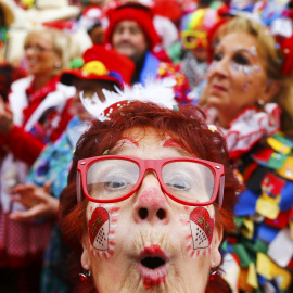 Comienza la temporada de carnaval en Colonia, Alemania. En muchas partes de Alemania, a las 11:11 am el 11 de noviembre, las personas marcan el inicio oficial de carnaval. REUTERS / Wolfgang Rattay