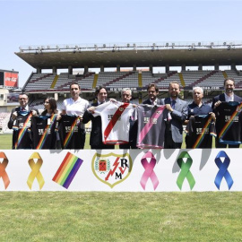 Las nuevas equipaciones del Rayo. EUROPA PRESS