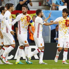 Los jugadores españoles celebrando el gol inicial de Morata ayer ante Croacia. /REUTERS