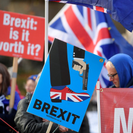 Manifestantes protestan contra el Brexit./REUTERS