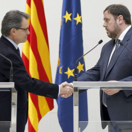 Artur Mas (CDC) y Oriol Junqueras (ERC) en un acto en el Parlament. Archivo EFE