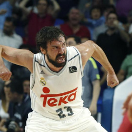 Llull celebra una canasta durante el partido contra el Barça. EFE/Juan Carlos Hidalgo
