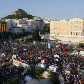 Partidarios del 'no' en el referéndum griego del domingo se manifiestan en la plaza Syntagma. - REUTERS