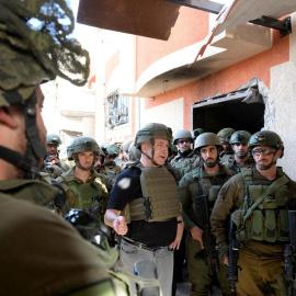 El primer ministro israelí, Benjamin Netanyahu, en su visita a la franja de Gaza el 26 de noviembre de 2023 aprovechando la tregua entre su país y Hamás.