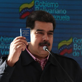09/12/2018.- Fotografía cedida por prensa de Miraflores donde se observa al presidente venezolano, Nicolás Maduro, mientras habla durante las elecciones de concejales hoy en Caracas (Venezuela). El presidente de Venezuela, Nicolás Maduro, p