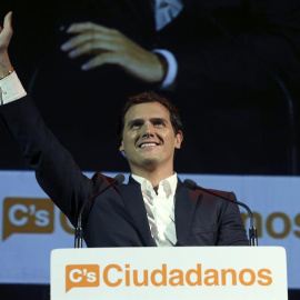 El líder de Ciudadanos, Albert Rivera, en su primer discurso tras haber sido elegido candidato de su partido a la Moncloa. EFE/Chema Moya