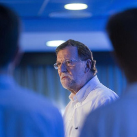 El candidato del PP, Mariano Rajoy, durante su intervención en una comida-mitin del partido en Teruel. / EFE