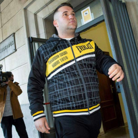 'El Prenda', uno de los miembros de 'La Manada' en los juzgados de Sevilla. (RAÚL CARO | EFE)