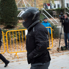 Sergio Ríos, que fue chófer de Luis Bárcenas, a su llegada para declarar como investigado en la Audiencia Nacional en relación con la 'Operación Kitchen'. / EFE - LUCA PIERGIOVANNI