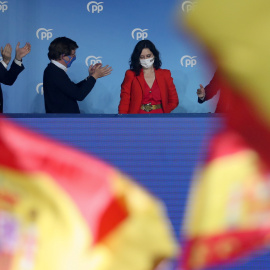 El PP celebra la victoria de Isabel Díaz Ayuso en el balcón de Génova 13.