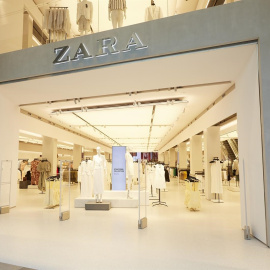 Tienda de Zara, la principal enseña de la multinacional textil Inditex, en un centro comercial de Madrid. E.P.