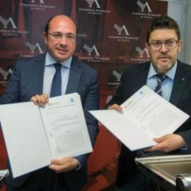 Pedro Antonio Sánchez (PP), junto a Miguel Sánchez (C's Región de Murcia)./EFE