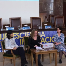 María Blasco junto a la periodista Patricia Fernández y la investigadora sueca Katarina Nordqvist en las jornadas Mujeres, Ciencia e Innovación. /ALEJANDRO GONZÁLEZ