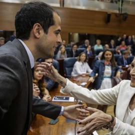 Cristina Cifuentes e Ignacio Aguado el día de la investidura de la primera.- EFE