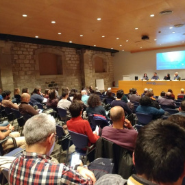 Imatge de la jornada 'S'escriu aigua, es llegeix democràcia. Els atacs d'Agbar-Suez contra l'aigua com a bé comú', aquest divendres al Museu Marítim de Barcelona. / Aigua és Vida