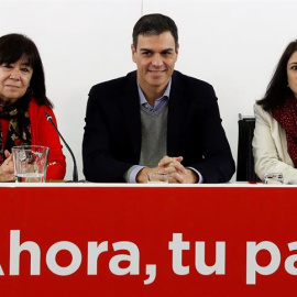 Cristina Narbona, Pedro Sánchez y Adriana Lastra, en la reunión de la Ejecutiva Federal del PSOE. / EFE