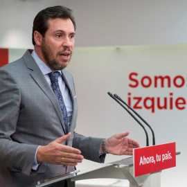 El portavoz de la Ejecutiva federal del PSOE y alclade de Valladolid, Óscar Puente, durante la rueda de prensa tras la reunión de la Permanente en la sede del partido, en la madrileña calle de Ferraz. EFE/ Rodrigo Jiménez
