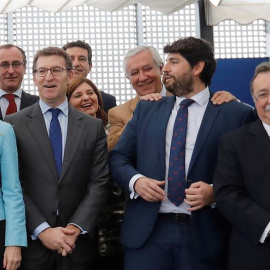 El presidente del PPCyL, Alfonso Fernández Mañueco (i); la presidenta de la Comunidad de Madrid, Cristina Cifuentes (2i); el presidente de PP vasco, Alfonso Alonso (3i); el presidente de la Xunta, Alberto Núñez Feijóo (4i); el vicesecretari
