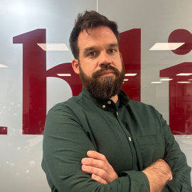 Nacho Calle, jefe de investigación de 'Público', en la redacción del medio