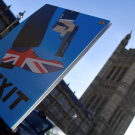 La pancarta de un manifestante en una protesta anti brexit - REUTERS/Toby Melville