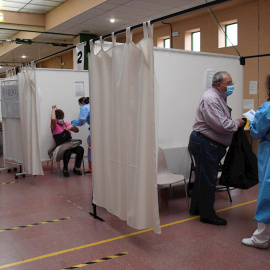 Vacunación con AstraZeneca de personas del rango de edad comprendido entre los 65 y 60 años, en el Pabellón 'Pedro Delgado' de Segovia