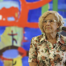 La alcaldesa de Madrid Manuela Carmena, en la rueda de prensa que ha realizado este viernes tras reunirse en el Palacio de Cibeles con Pablo Iglesias. EFE