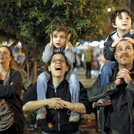 La renta mediana de las familias españolas pasó de los 27.70 euros a los 22.700 entre 2008 y 2014. | EFE