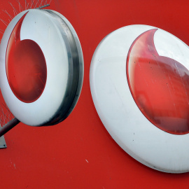 El logo de Vodafone, en una tienda de la operadora en Londres. REUTERS/Toby Melville