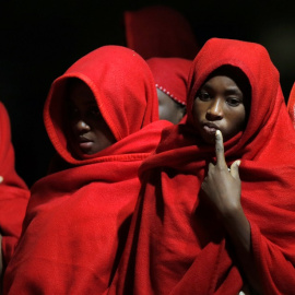 Un grupo de migrantes rescatados frente a la costa española en el Mar Mediterráneo. Reuters