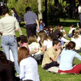 Más de dos millones de jóvenes en España se encuentran en situación de pobreza | EFE