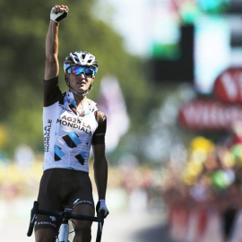 Vuillermoz celebra su victoria en la etapa del Tour. EFE/EPA/KIM LUDBROOK