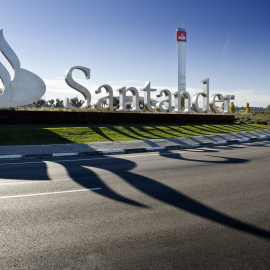 Entrada de la Ciudad Financiera, del Banco Santander, en la localidad madrileña de Boadilla del Monte.