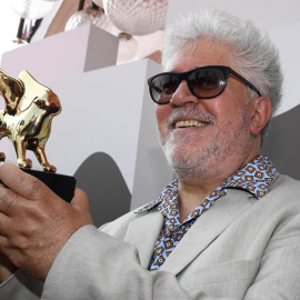 Pedro Almodóvar recibe el León de Oro de Honor en el Festival de Cine de Venecia. - EFE
