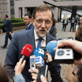 El presidente del Gobierno, Mariano Rajoy, atiende este lunes a los periodistas en Bruselas. /EFE