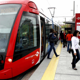 Uno de los convoyes del Metro Ligero Oeste. EFE/Archivo
